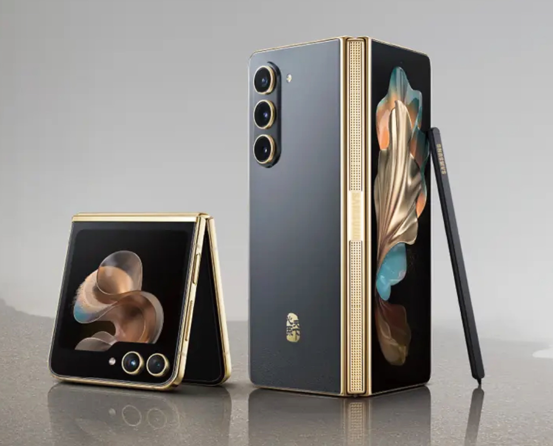 W24 Flip product photo